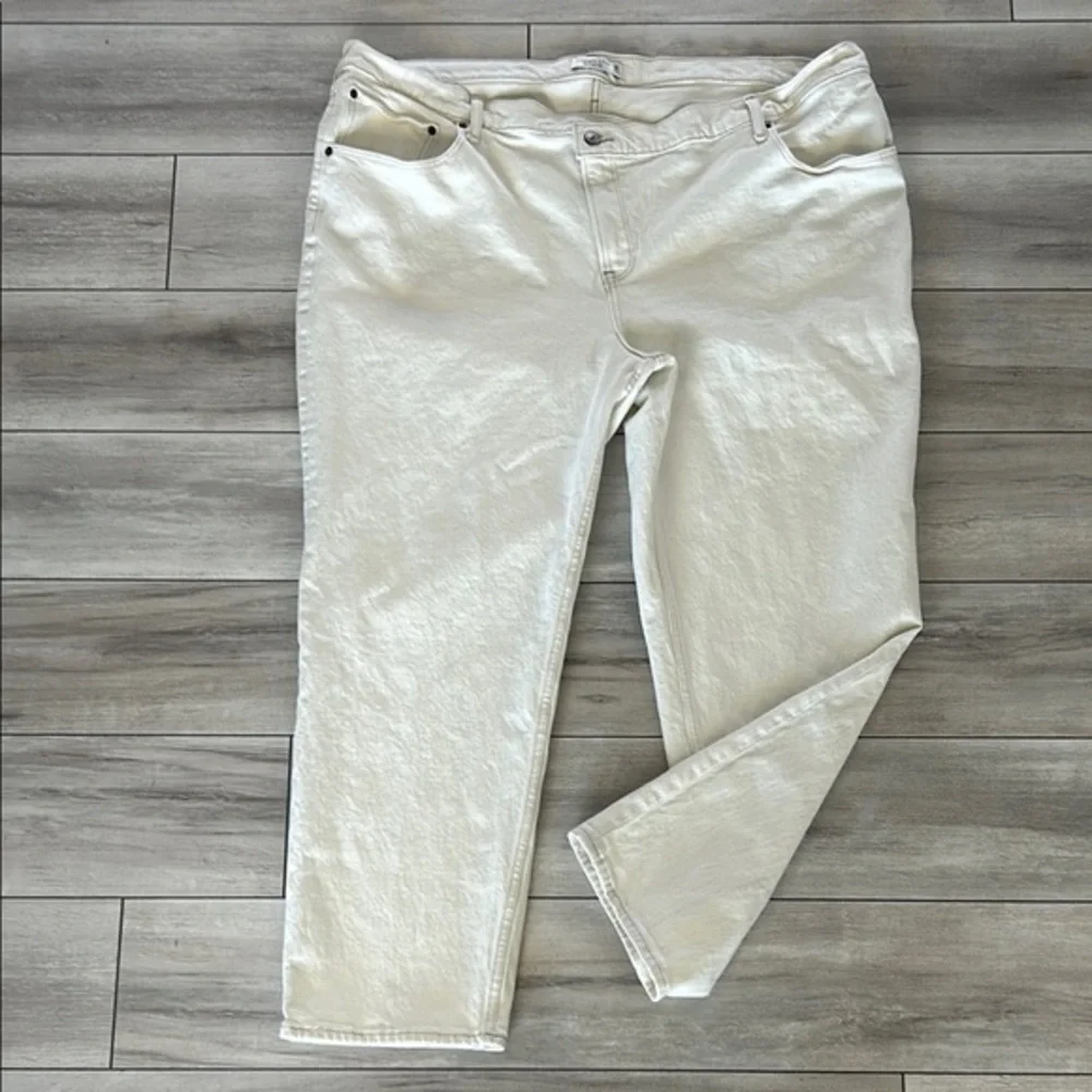Abercrombie & Fitch The 90s straight ultra high rise in cream size 22